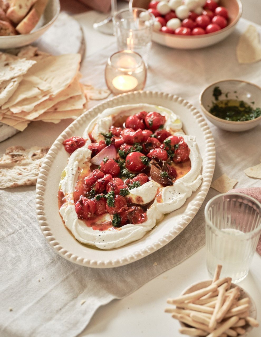Labneh met geroosterde harissa-honingtomaten